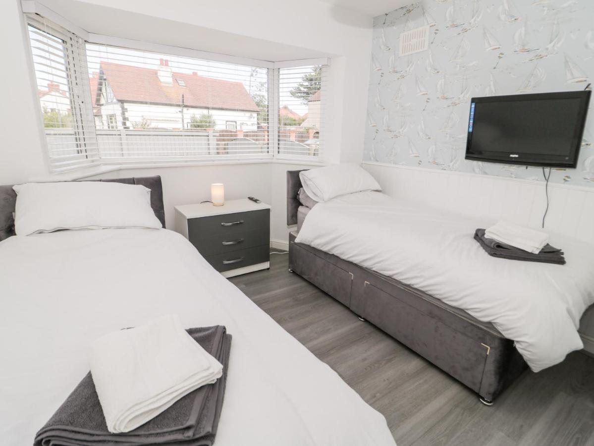 Seaside Retreat Villa Престатин Екстериор снимка